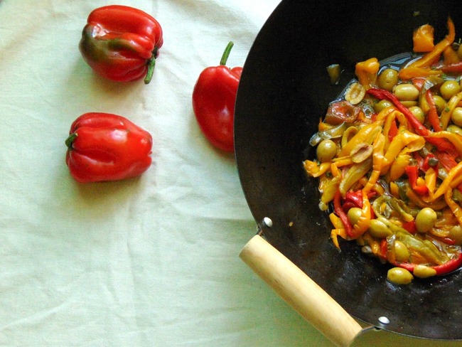 Poêlée de poivrons, olives et câpres - Recette par L'Italie dans ma cuisine