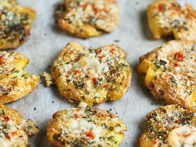 Pommes de terre écrasées au four - Recette par Elle mijote quelque chose