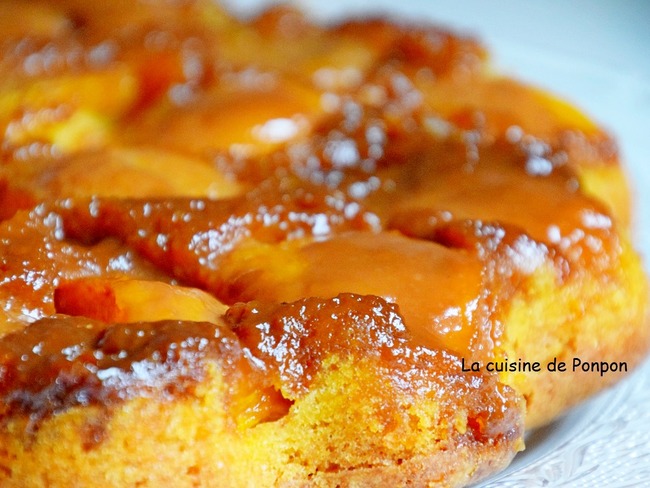 Gâteau renversé aux pêches caramélisées au caramel beurre salé Raffolé ...