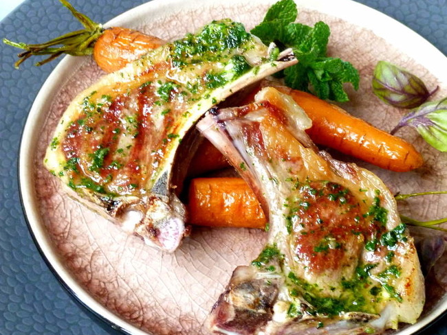 Côtes d'agneau rôties aux herbes - Recette par Docteur chocolatine