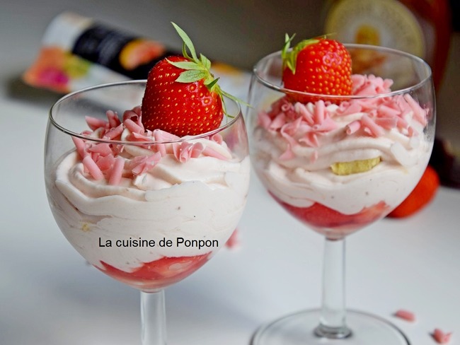 Mousse aux fraises et chocolat blanc, sans oeufs - Recette par miamponpon