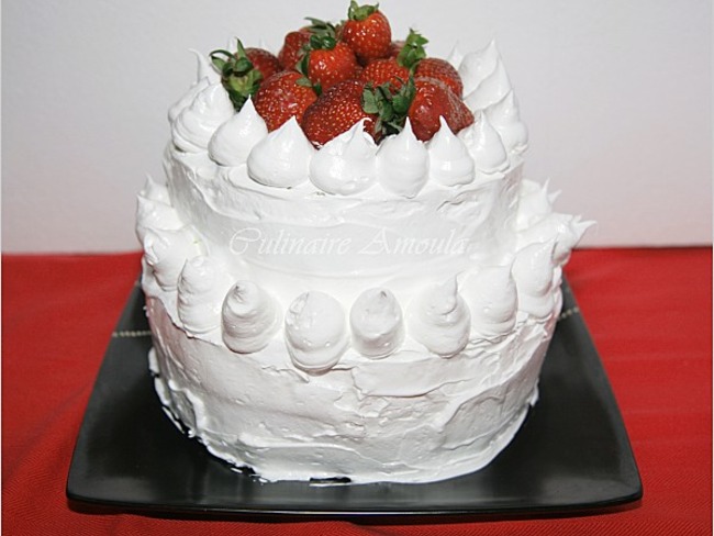 Gateau D Anniversaire A La Meringue Et Fruits Rouges Recette Par Culinaireamoula
